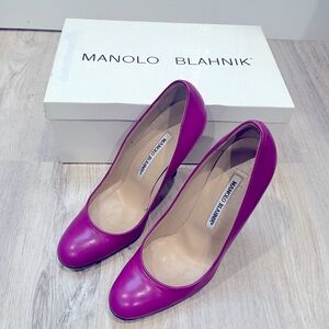 Manolo Blahnik Magenta pumps